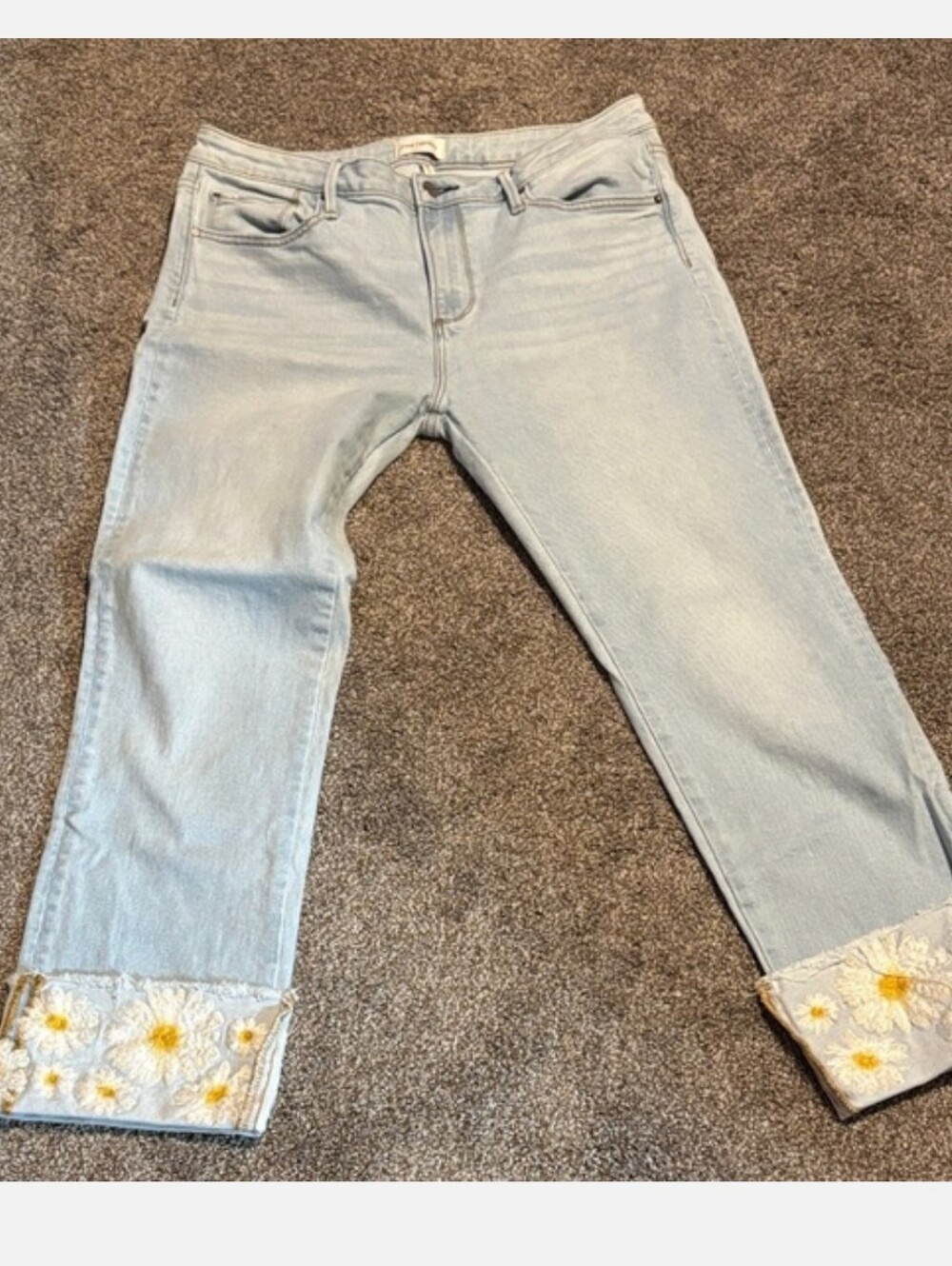Driftwood Daisy Crop Jean 🌼